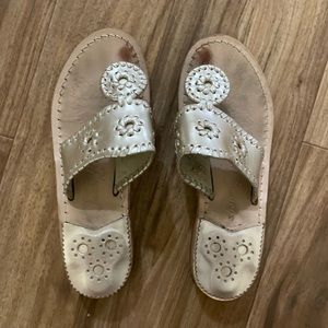 Jack Rogers Platinum Hamptons Leather Sandal | Women’s Size: 5